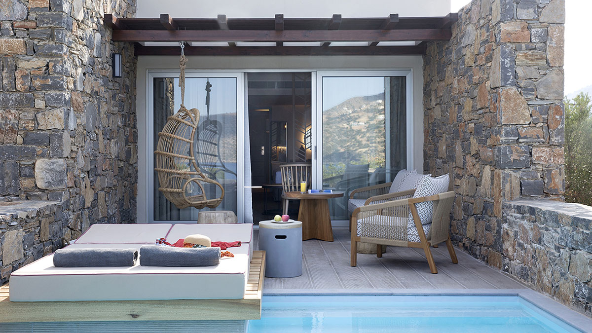 Zeus Eleva Mirabello Bay